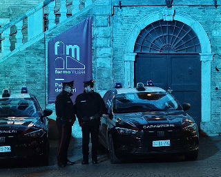 Rissa tra bande in piazza a Fermo, sei divieti di accesso ai locali del centro